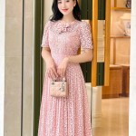 Đầm ren hồng xòe tùng xếp ly đính hoa