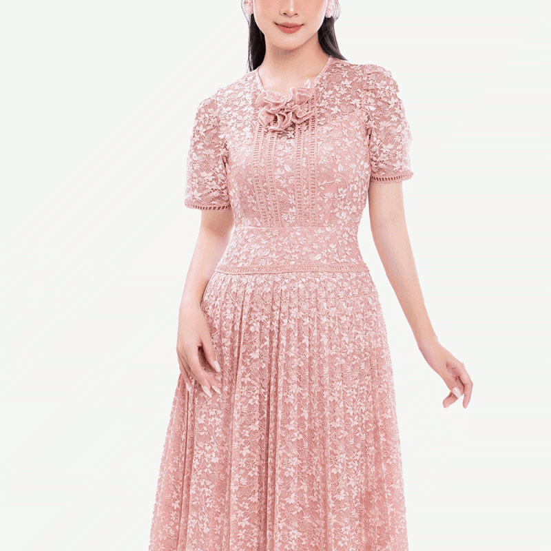 Đầm ren hồng xòe tùng xếp ly đính hoa